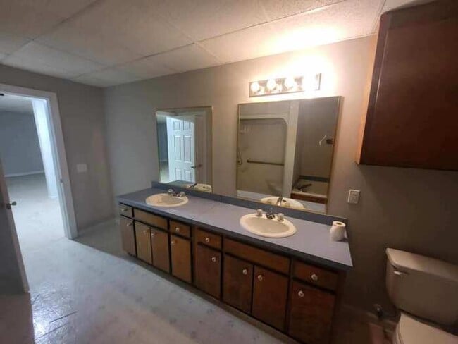 Building Photo - 645 Gardner Rd