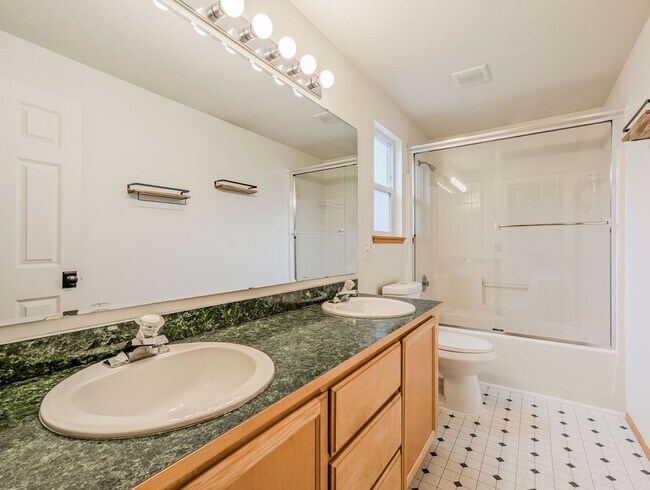 Building Photo - Move in ready 3 bed 2 bath rambler w/ air ...