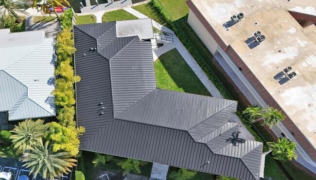 Building Photo - 840 SE 22nd Ave