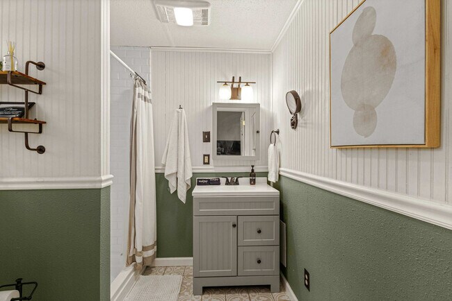 Building Photo - 10583 Two Girls Ln