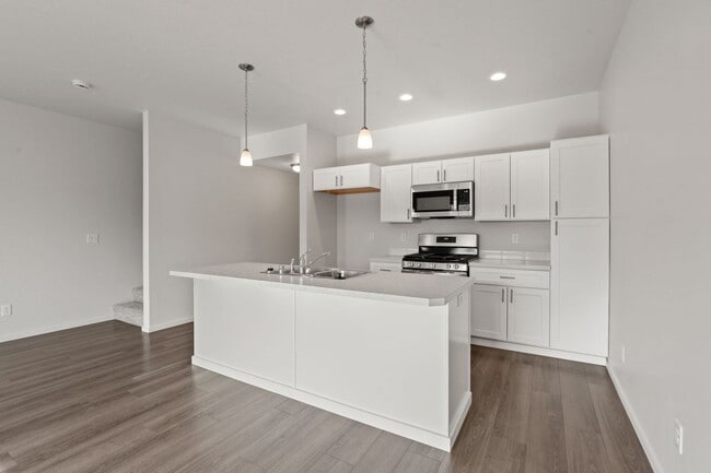 Building Photo - 4800-4802 E Fairview Ave