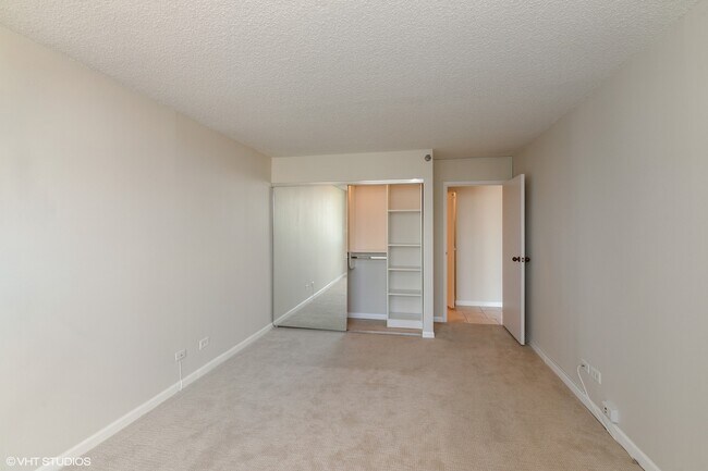 Building Photo - 33 W Delaware Pl