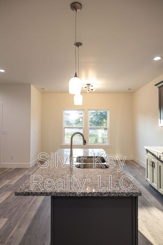 Building Photo - 1985 US-411