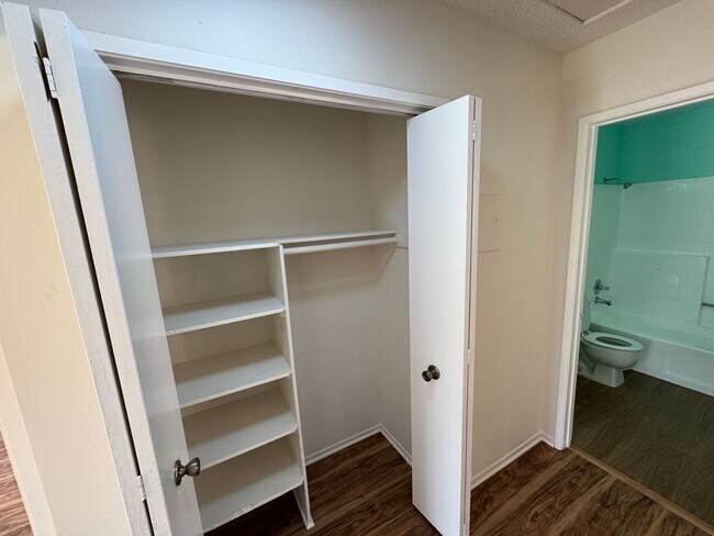 Building Photo - Spacious and Light 2 bedroom in Avalon Gre...