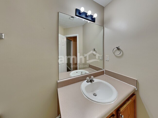 Building Photo - 409 Kirkland Dr