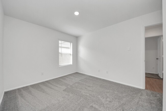 Building Photo - 9010 Estes Lks Dr