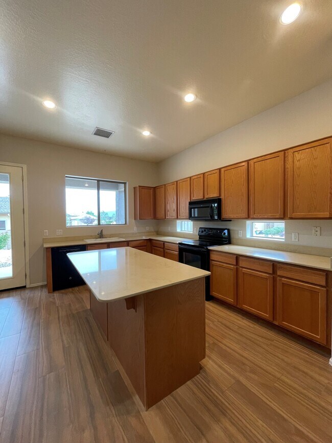 Building Photo - 5649 N Bentley Ct