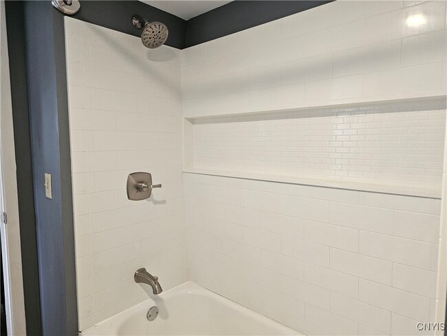 Building Photo - 25 Elm St