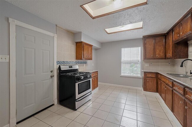 Building Photo - 22114 Calderbrook Dr