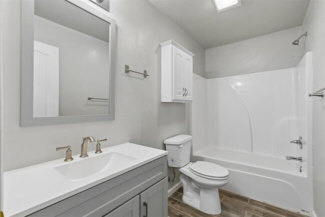 Building Photo - 401 Debra Ct