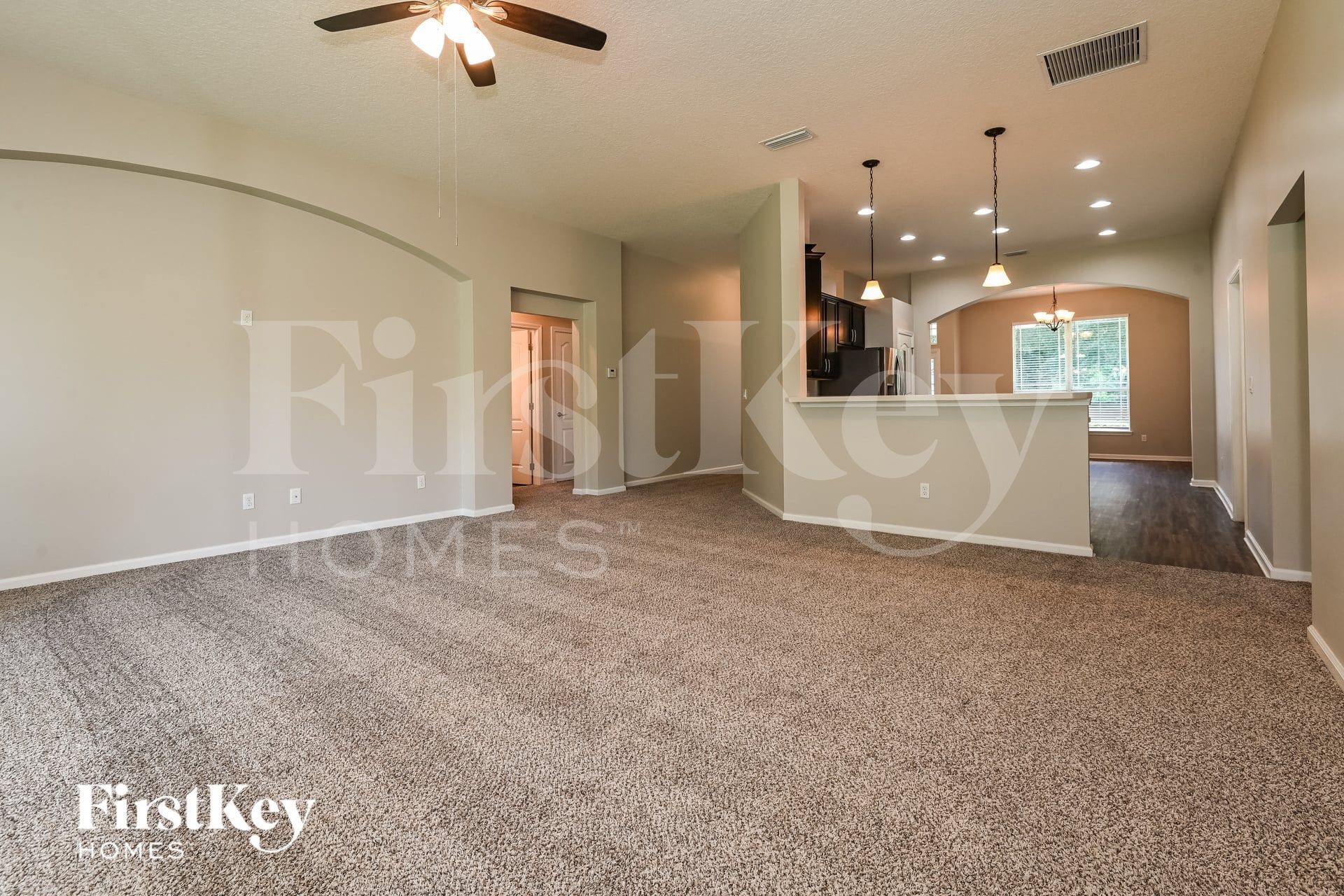 Building Photo - 13915 Ponderosa Pine Dr E