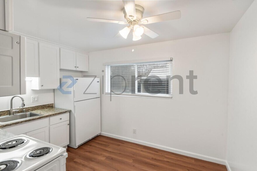 Building Photo - 1391 Vía Dondera