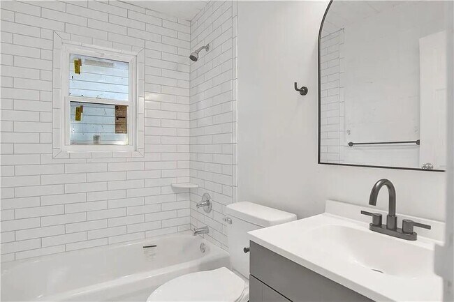 Building Photo - 956 Conti St