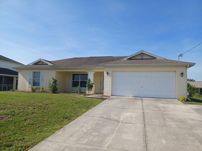Building Photo - 1124 Diplomat Pkwy W
