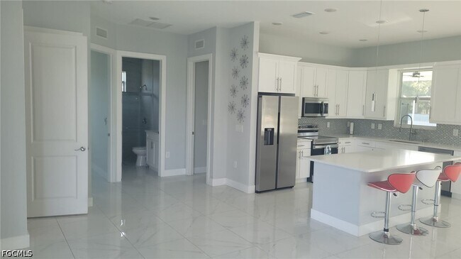 Building Photo - 653 Foxchase Dr