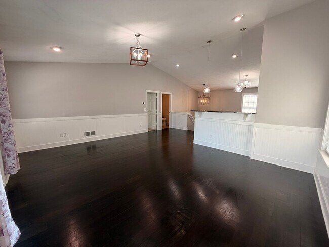 Building Photo - 1627 Hamlet Dr