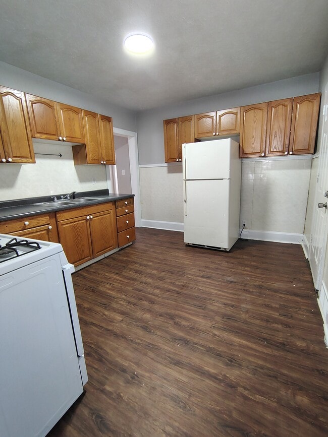 Building Photo - 1002 Montague St