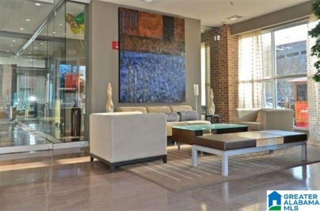 Multiple Seating Areas - 401 20th St S