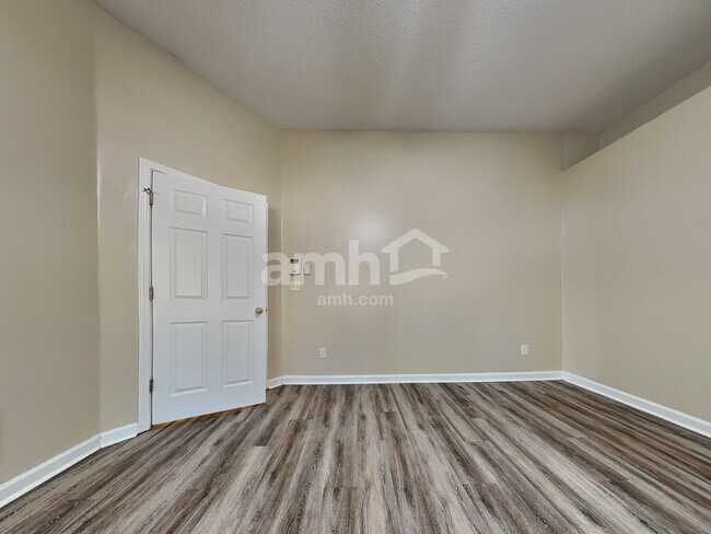 Building Photo - 4946 Rivercrest Ln