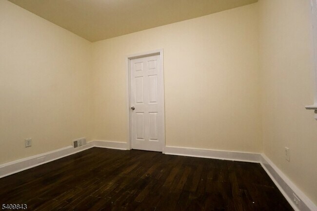 Building Photo - 405 S 12th St