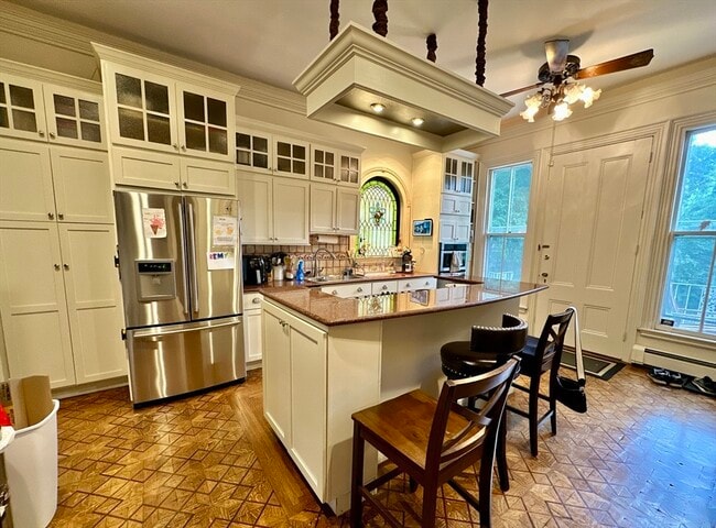 Building Photo - 61 Pond St