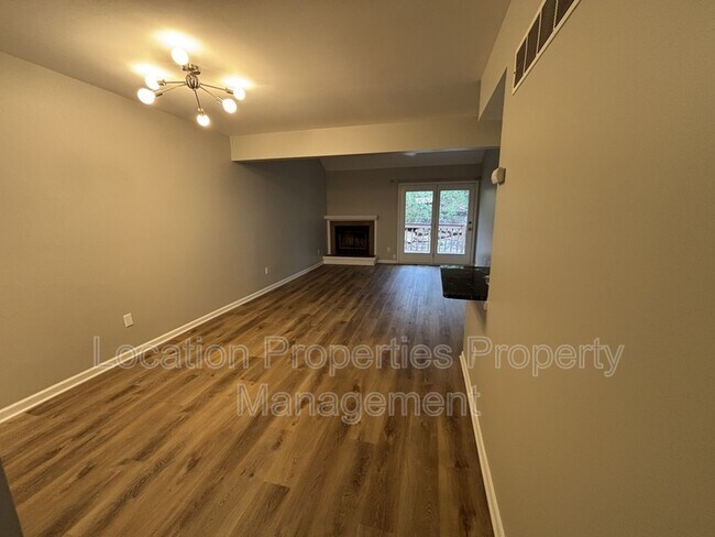 Building Photo - 1424 Applegate Ct