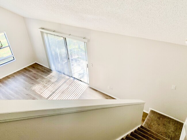 Building Photo - 2558 W Bird St