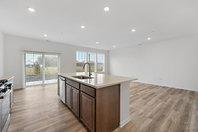 Building Photo - 624 Cassia Ct