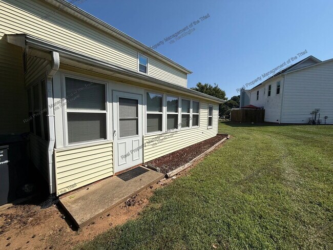 Building Photo - 127 Edgedale Ct