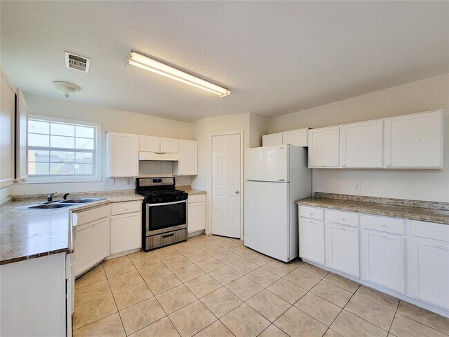 Building Photo - 3307 Pine Dust Ln