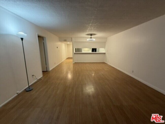 Building Photo - 5650 Cambridge Way