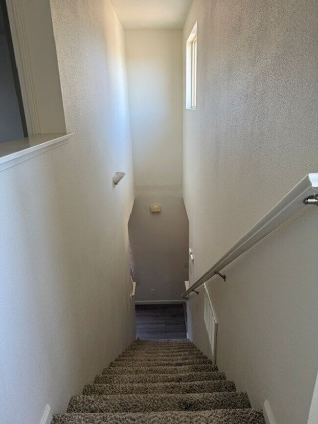 Building Photo - Two Bedroom Two Bath Townhome move in ready!