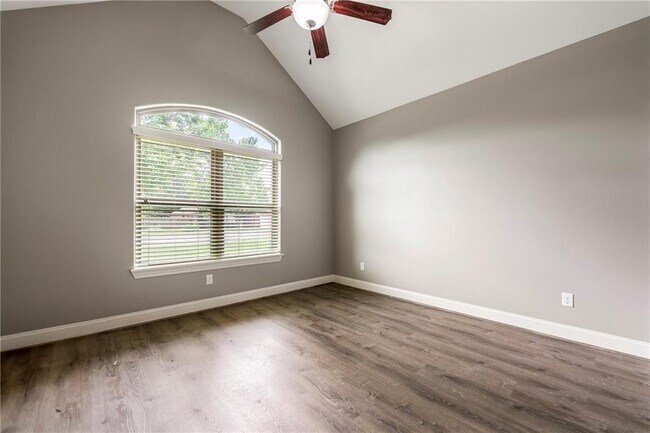 Building Photo - 4403 W Meadow Oaks Dr