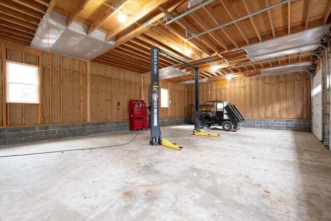 Building Photo - 2942 S Haven Dr