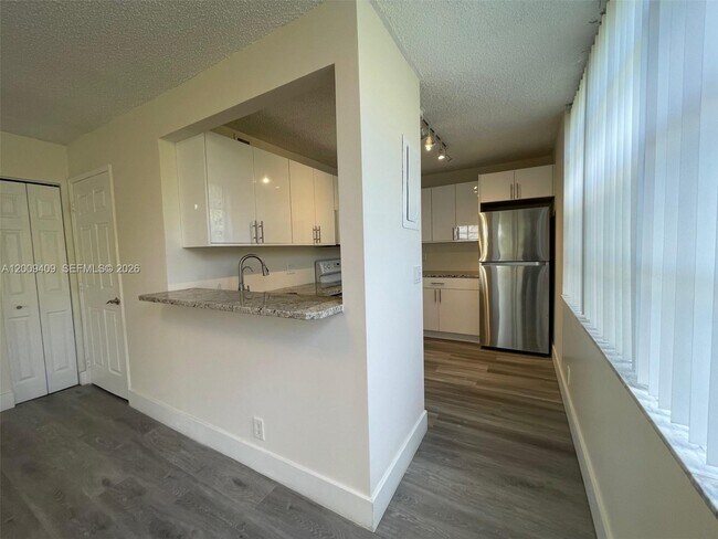 Building Photo - 9471 Evergreen Pl