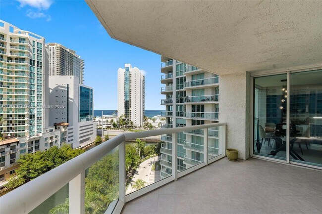 Building Photo - 16400 Collins Ave