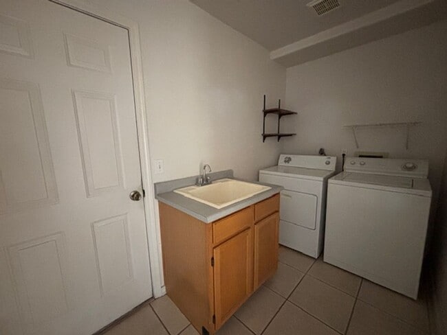 Building Photo - 3 Bedroom - 2 Bath Home