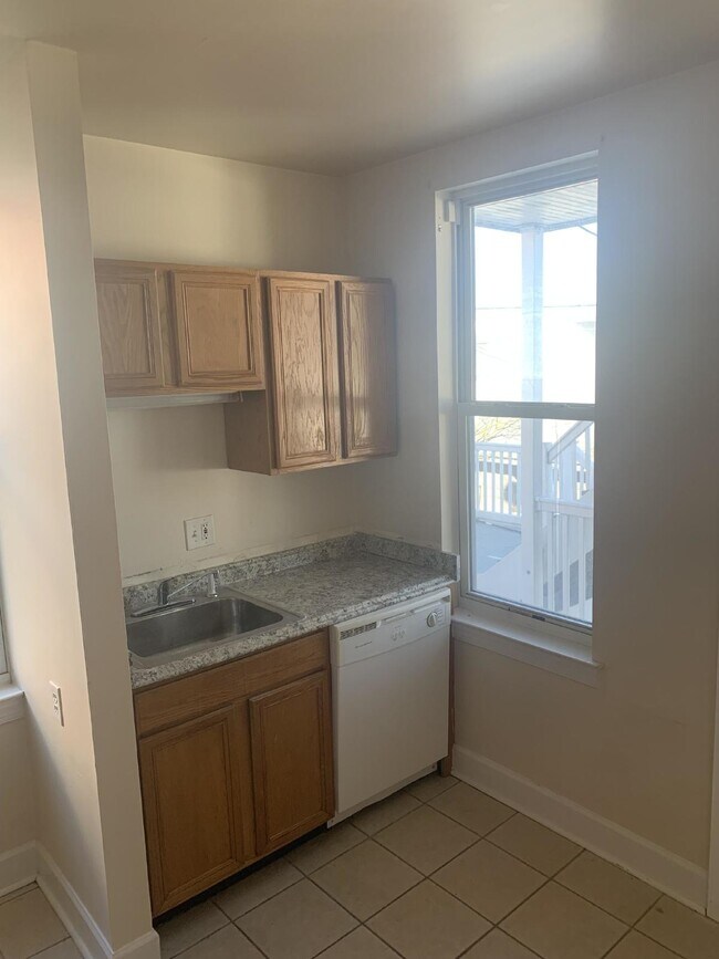 Building Photo - Charming 1-Bedroom Apartment with Hardwood Floors in York, PA!