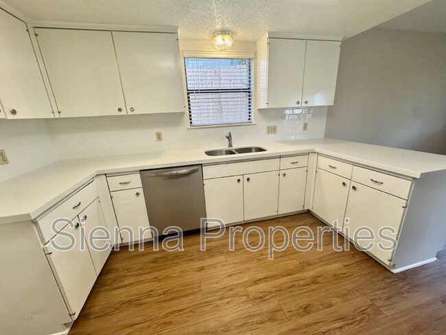 Building Photo - 2708 Charlesworth Dr