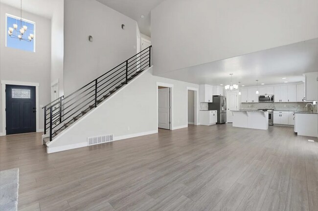 Building Photo - Available now!! 7 Bedroom/3.2 Bathroom home in Lehi