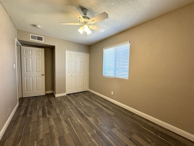 Building Photo - CORNER LOT 3 BEDROOM PLUS DEN WITH FIREPLACE AND LARGE YARD