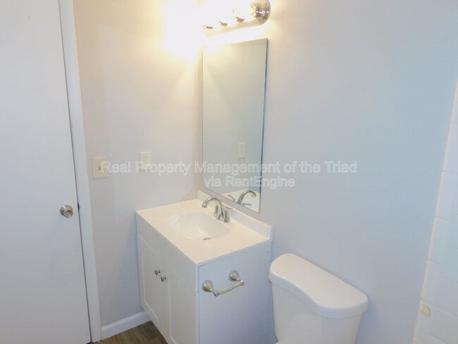 Building Photo - 4921 Chaucer Dr