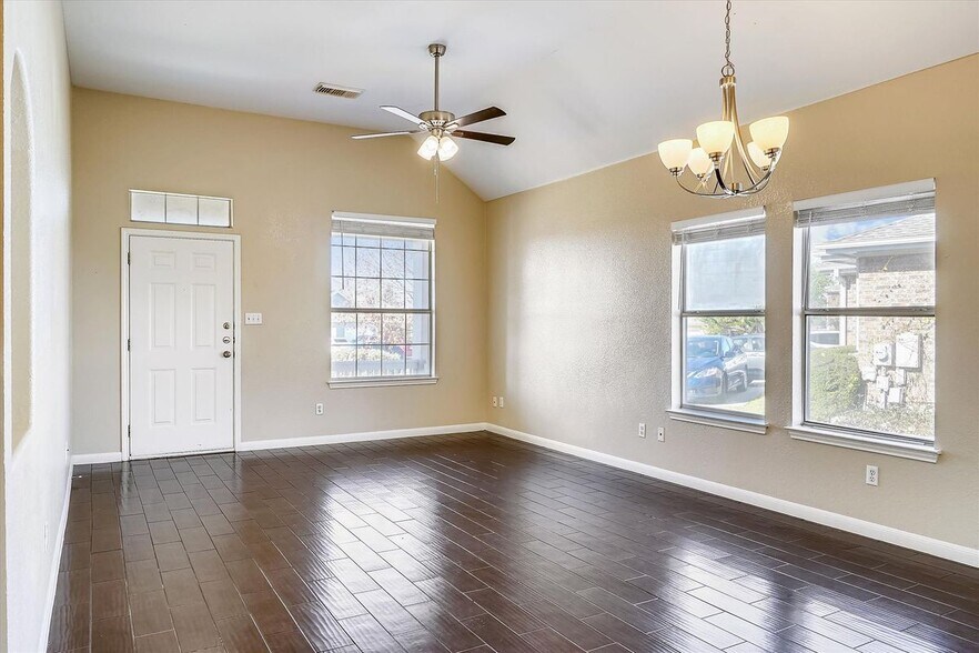 Building Photo - 2858 Southampton Way