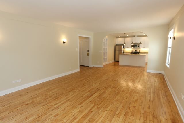 Building Photo - 525 W Cornelia Ave