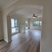 Building Photo - Boutique Apartment building in the mid-Wilshire