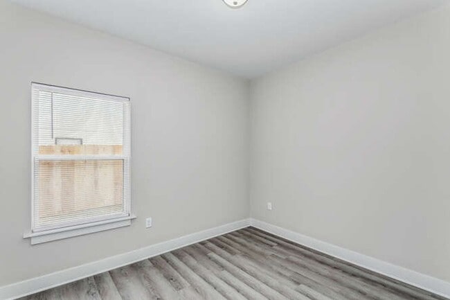 Building Photo - Gorgeous Town Home with fenced yard - pets...