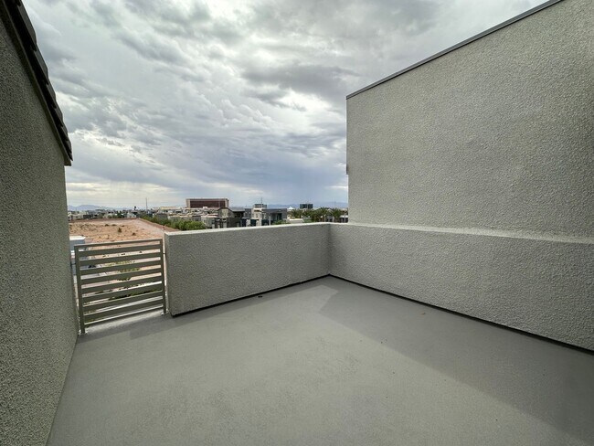 Building Photo - Experience Modern Elegance in this Summerlin Townhouse