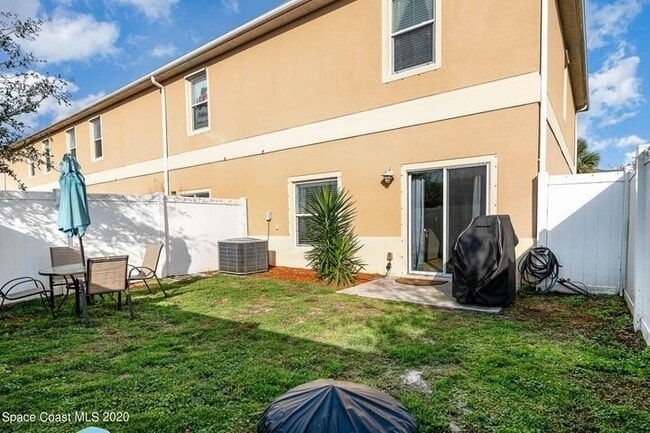 Building Photo - End Unit in Lake Washington Townhomes!!