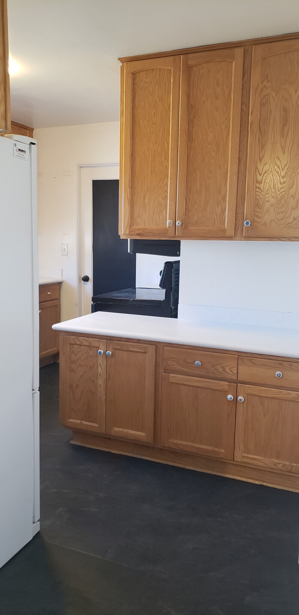 Kitchen - 901 Country Club Ave