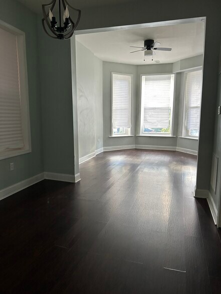 Building Photo - 1529 S Homan Ave